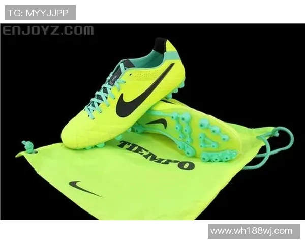 荧光绿足球鞋的球星穿搭解析与赛场表现细节